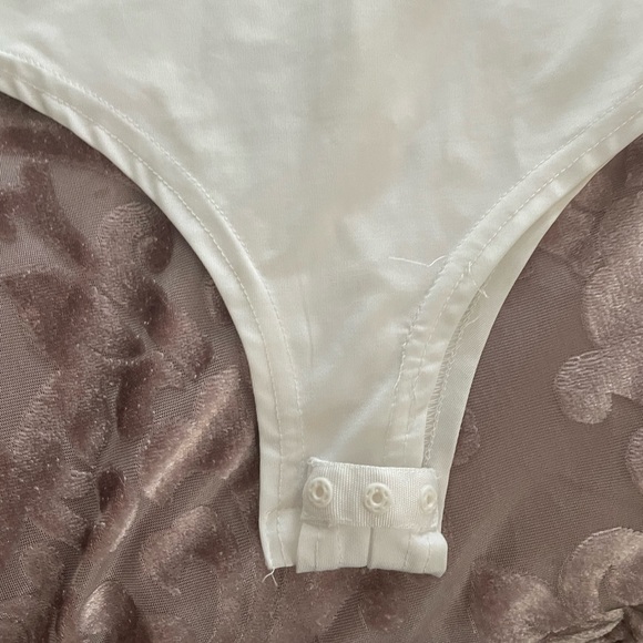 Boohoo Laced Bodysuit - Picture 6 of 6